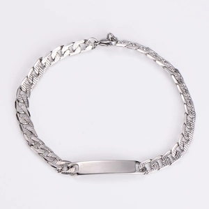 Detailed macro view of 7mm silver stainless steel chain bracelet with engravable blank plate