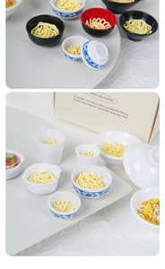 Vue macro de bols de ramen miniatures pour maison de poupée avec nouilles réalistes