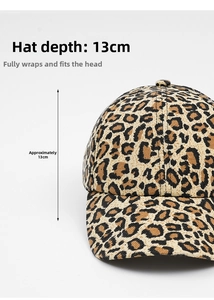 Detail der Baseballkappe mit Leopardenmuster und 13 cm Tiefe für perfekten Sitz