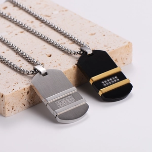 Collana da uomo con piastrina in acciaio inossidabile e cristalli CNC su base