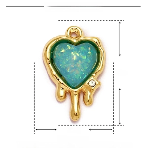 Detail view of heart pendant showing dimensions 20x13mm and weight 1.1g with green resin