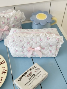 Detailed heart-quilted cotton makeup bag with pink floral print and lace trim