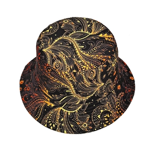 Bob unisexe avec imprimé paisley phoenix aux motifs vibrants jaunes et orangés
