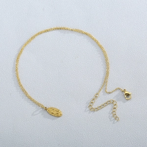 Collier hip hop doré avec pendentif ovale en relief de la Vierge Marie sur chaîne fine