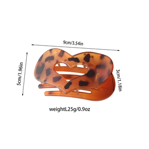 Elegant amber heart hair claw clip for women with detailed size and weight measurements