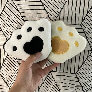Cute plush cat paw coin purse mini earphone storage bag shown in white and beige