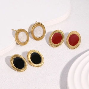 Set aus klassischen 18k vergoldeten Edelstahl-Emaille-Ohrsteckern in drei verschiedenen Farben