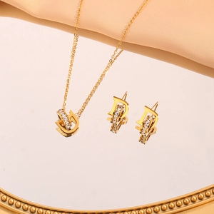 Luxury Stainless Steel Letter D Rhinestone Pendant Necklace Fashion Gold Clavicle Chain Earrings Bracelet For Women Jewelry
