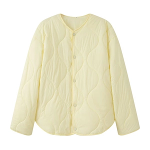 Women's pale yellow quilted jacket with crew neck and snap buttons in wave stitch pattern
