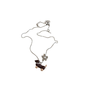 Collier avec pendentif teckel mignon et fleur de perle en argent pour bijoux de femme