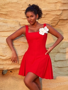 Robe Courte Sans Manches Polyester Spandex Avec Décoration Florale 3D Col Carré Dos Nu Coupe Slim Pour Femmes Rouge