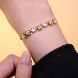 Fashion square cat-eye zircon bracelet for women in a minimalist gold-plated finish