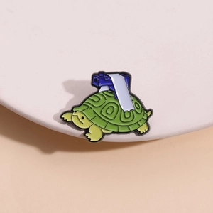 Creative green cartoon turtle enamel pin with gun design for backpack decoration