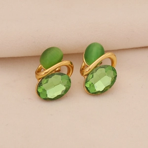 Boucles d'oreilles vintage dorées avec pierres œil de chat vertes et cristaux taillés