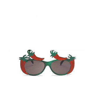 Detailaufnahme der lustigen Chili-Sonnenbrille mit grünem Rahmen und rotem Paprika