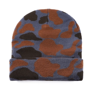 Detailed texture of camouflage knit beanie featuring warm brown and grey wool blend fibers