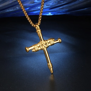 Collier avec pendentif croix en clous dorés polis en acier titane pour hommes