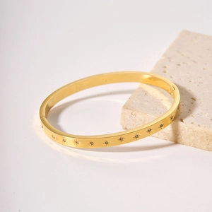 Bracciale in acciaio inossidabile placcato oro 18K con zirconi a forma di stella