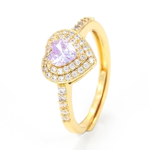 Eleganter vergoldeter Ring mit lilafarbenem Zirkonia-Herz und funkelndem Mikro-Besatz