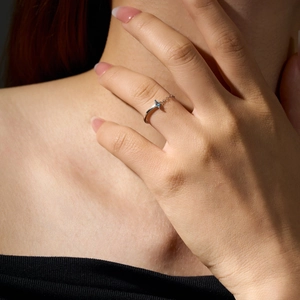 Elegant S925 silver chain ring with a marquise-cut blue gemstone on a finger