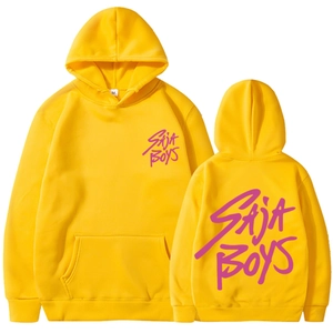 Vues avant et arrière d'un sweat à capuche jaune avec imprimés Saja Boys roses