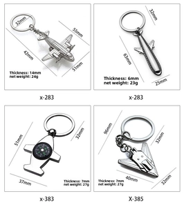 Detailed size chart for four metal airplane keychains with dimensions and net weight