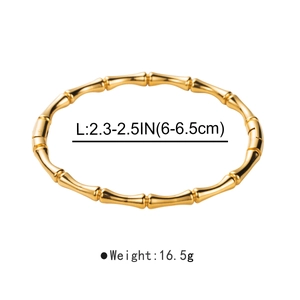 Detail view of gold bamboo bangle showing 16.5g weight and 2.3-2.5 inch diameter