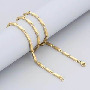 Detailed view of golden faceted link chain necklace with lobster clasp closure
