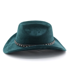Dettaglio cappello da cowboy in pelle scamosciata verde scuro con fascia intrecciata