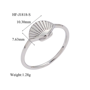 Détails de la bague coquillage argentée avec dimensions 10,3mm et poids de 1,28g