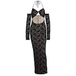 Dettagli in pizzo nero e design con ritagli su questo abito lungo aderente elegante