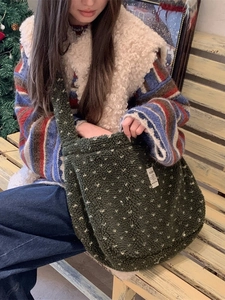 Winter plush green floral tote bag with large capacity and fleece shoulder strap