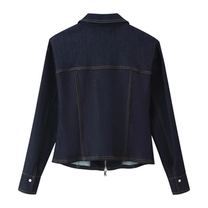 Veste en jean bleu foncé ajustée avec surpiqûres orange contrastées vue de dos