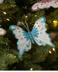 Glitzernder Schmetterling in Blau und Rosa mit Strasssteinen am Weihnachtsbaum