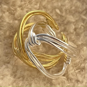 Knotted 925 sterling silver ring with mixed gold and silver woven wire design