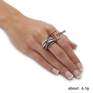 Anillo multicapa de diseño cruzado con pavé de circonitas cúbicas blancas y negras