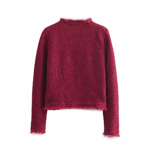 Vue arrière d'une veste classique en tweed rouge vin avec un design en maille texturée
