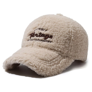 Berretto da baseball in lana di agnello beige crema con ricamo Vintage 3D in rilievo