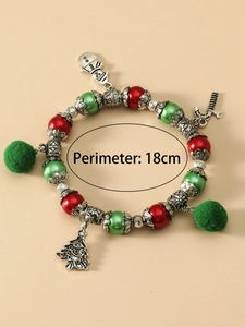 Vue détaillée du bracelet de Noël de 18 cm avec perles rouges et breloques bonhomme