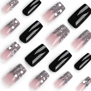Unghie finte lunghe quadrate eleganti nere con sfumatura di glitter argento brillanti