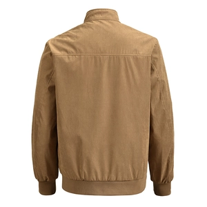 Herren Freizeitjacke in Hellbraun mit Stehkragen und Rippbündchen in der Rückansicht