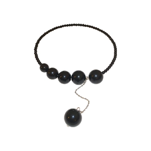 Collier long vintage de style français avec perles noires géométriques et gland argenté
