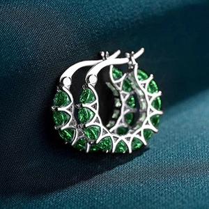 Chic silver U-shaped hoop earrings with emerald green zircon stones in a French lace setting