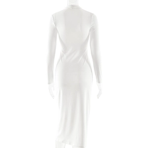 Vue arrière d'une robe moulante blanche à manches longues avec fermeture éclair au dos