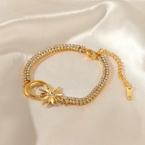 Bracciale placcato oro 14K con ciondoli sole e luna su doppia catena di strass