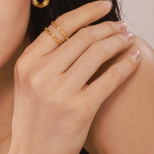 Chic 18K gold plated interlocking link chain rings for women in a stackable open style