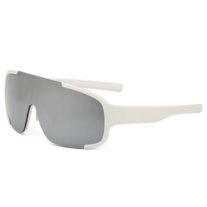 Übergroße weiße Sport-Sonnenbrille mit silbernen verspiegelten Gläsern zum Radfahren