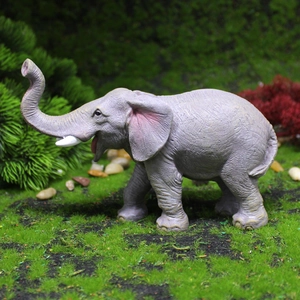 Realistic resin mother and baby elephant garden statues with detailed skin texture