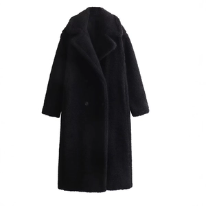 Manteau long en polaire teddy noire pour femme avec col revers large et chaud pour l'hiver
