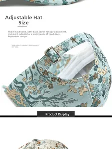 Detail der verstellbaren Metallschnalle und des blauen Blumen-Jacquard-Stoffs der Kappe